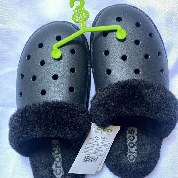 Classic Fuzz Scuff Black Slippers Women’s Size 9 - Picture 1 of 5